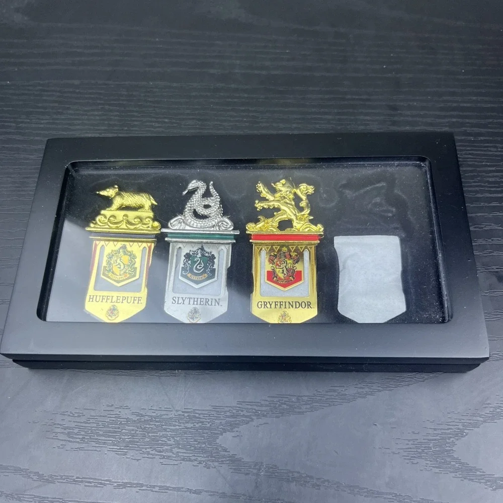 Harry Potter Hogwarts House Crest Bookmark Set Noble Collection Wood Display 3 P